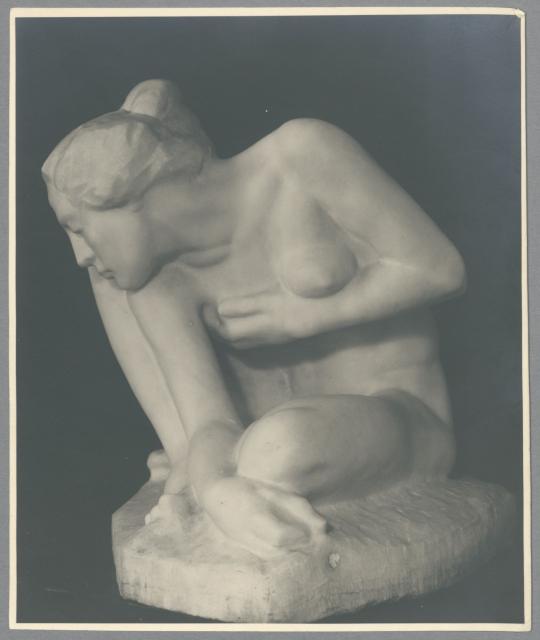 Kauernde, 1906/09, Marmor