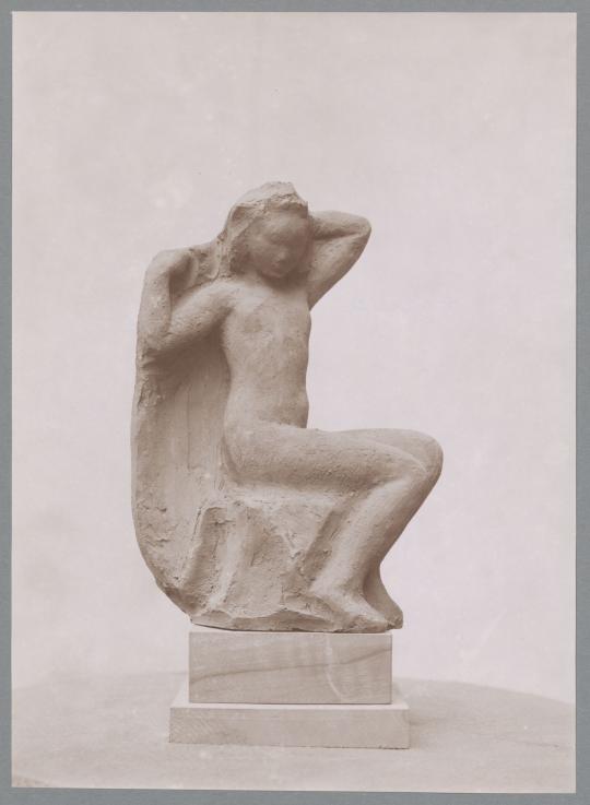 Sitzende, vermutlich 1911, Terrakotta