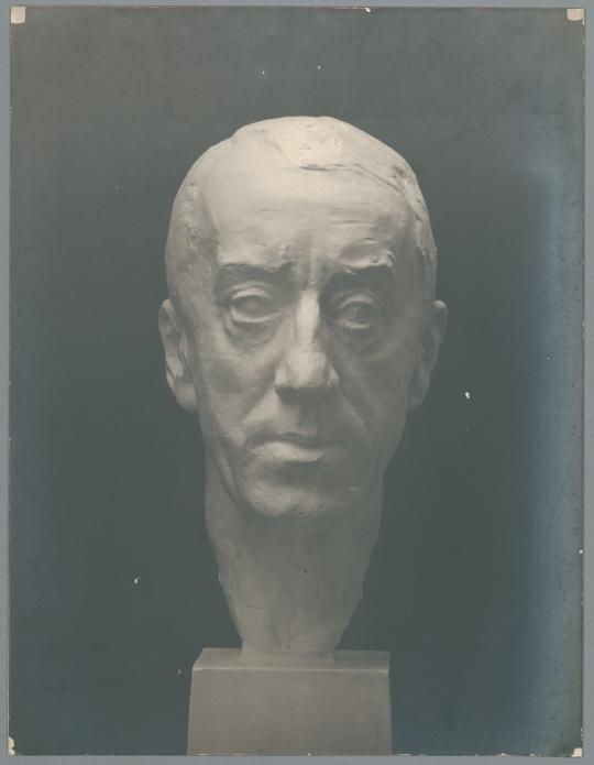 Porträt Henry van de Velde, 1913, Gips

Architekt, Designer