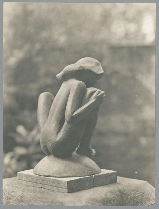 Hockende auf der Kugel, 1921, Bronze
