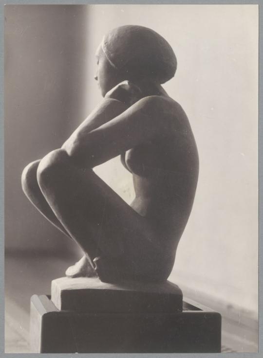 Sitzende,1923, Bronze
