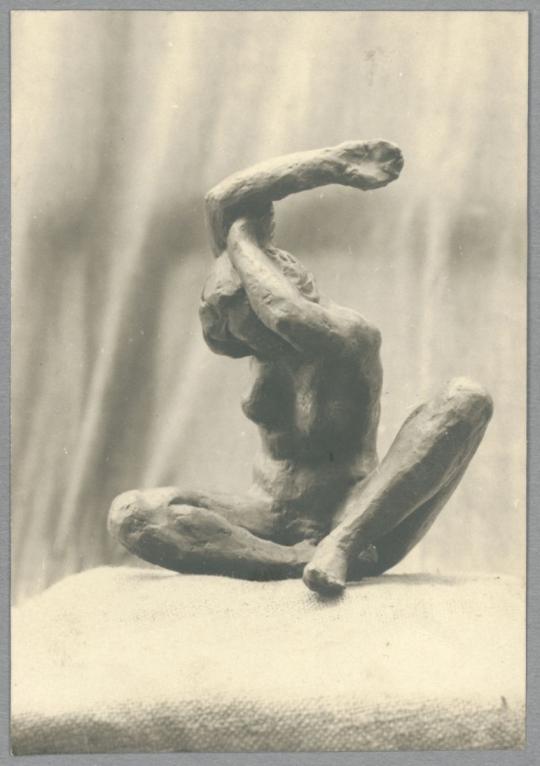 Hockende Frau, 1924, Bronze