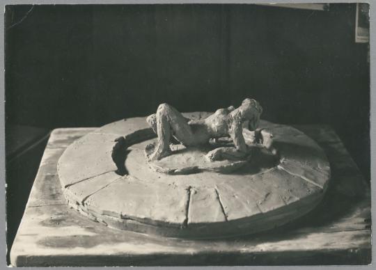 Skizze für einen Brunnen mit Liegender, 1924, Ton