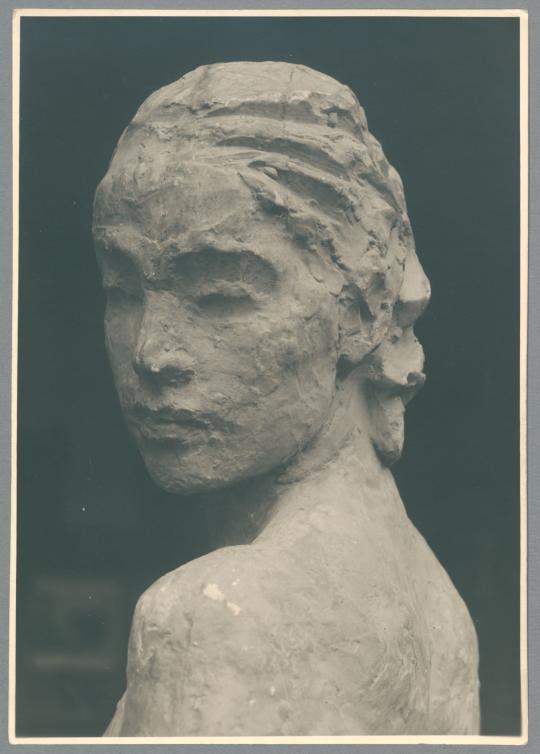 Junge Frau, Detail, 1926, Gips