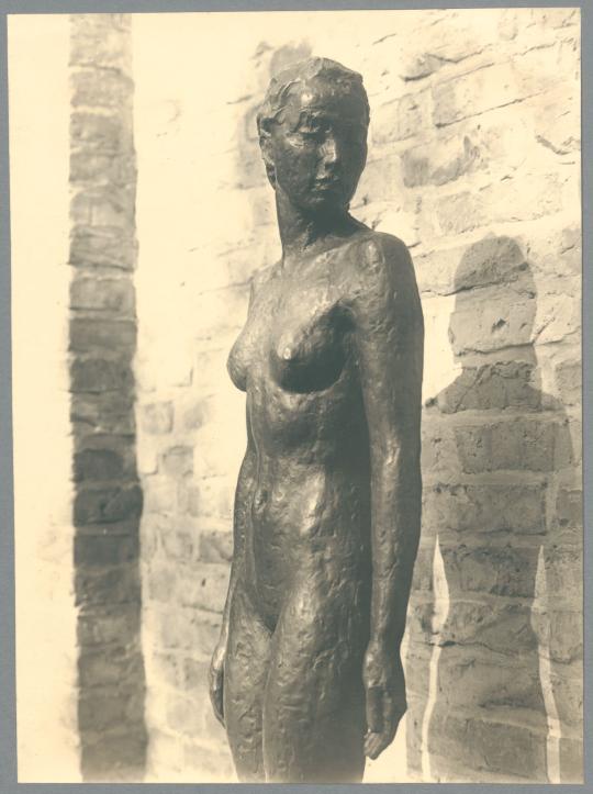 Junge Frau, Detail, 1926, Bronze