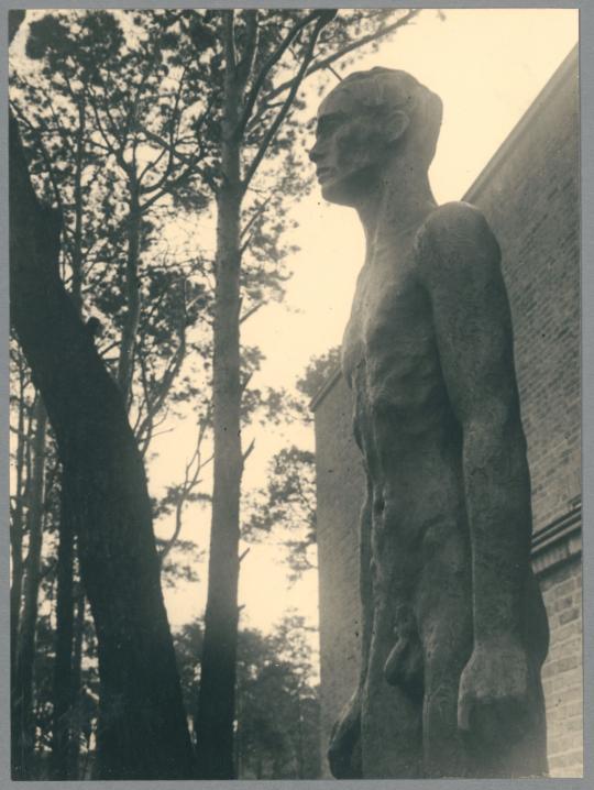 Junger Mann, Detail, 1927/28, Bronze