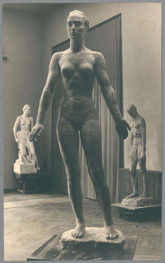 Frauenstatue I, 1929, Gips