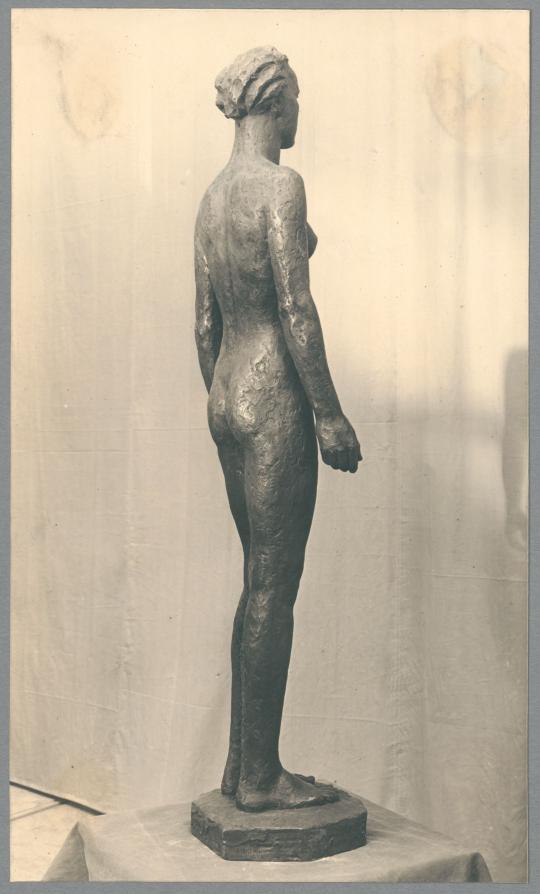 Stehende Frau, 1930, Bronze