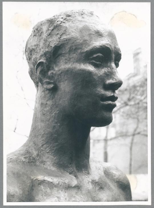 Stehender Jüngling, Detail, 1938/39, Bronze