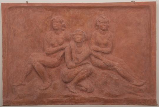 Relief drei Frauen