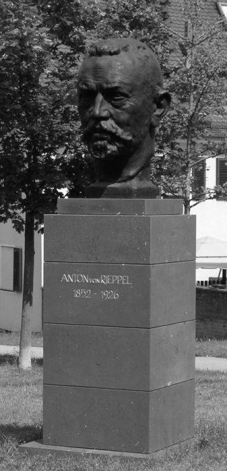 Monumentalkopf Anton von Rieppel