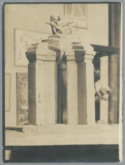 Modell Kriegerdenkmal Siemens, 1922, Ton