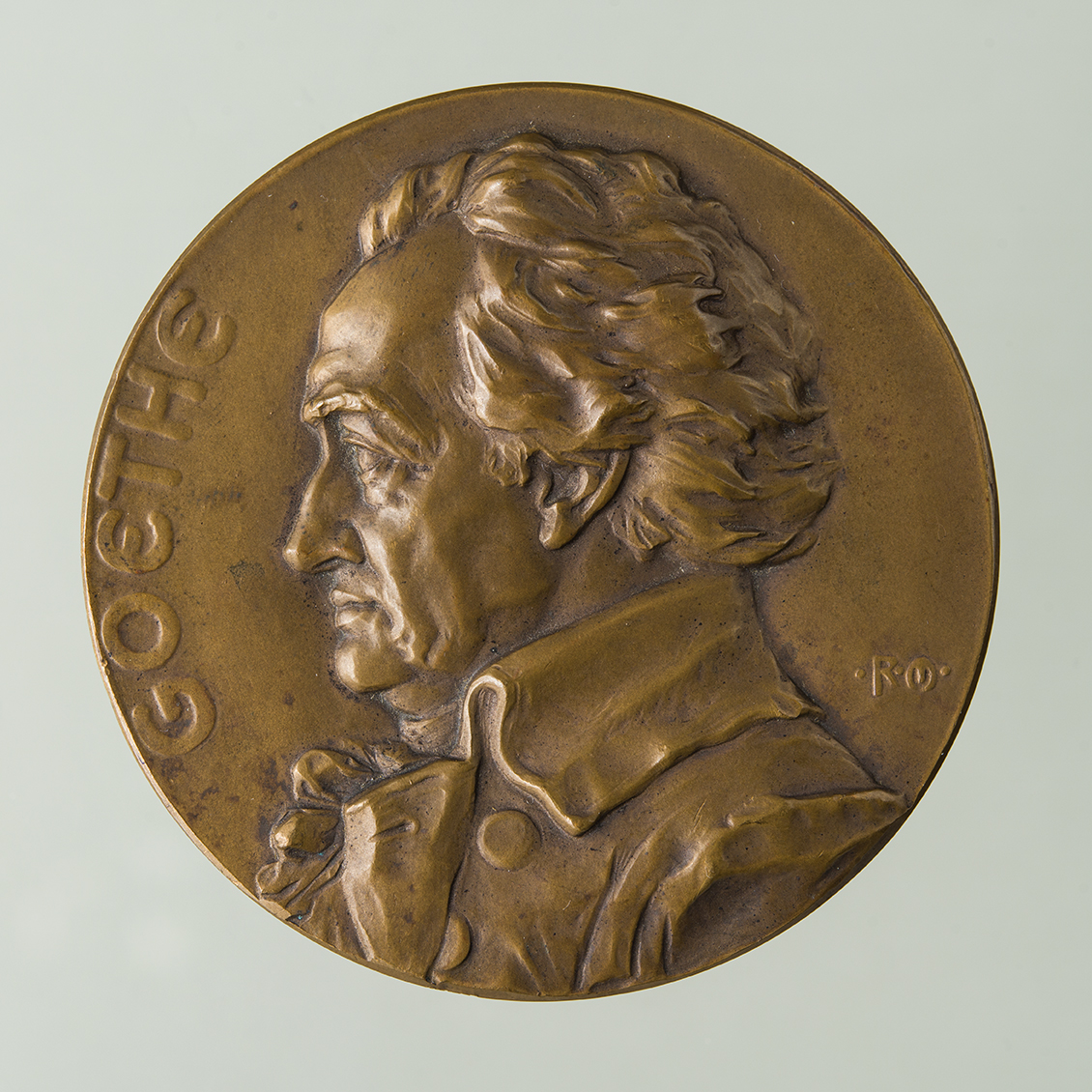 Médaillon Second Empire – Profil De Goethe En Bois Durci – Bon état – Vintage
