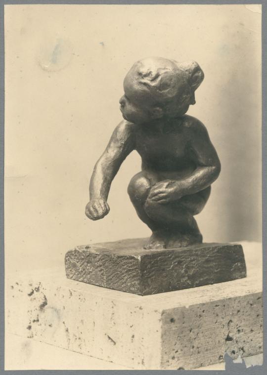Spielendes Kind, 1905, Bronze