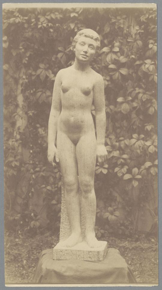 Junges Mädchen, 1906/07, Kalkstein