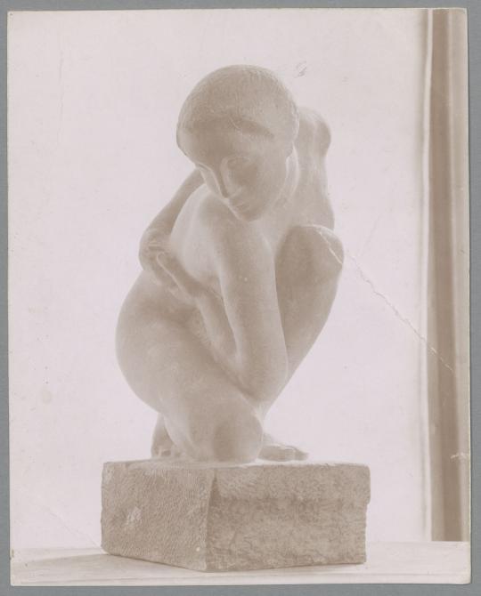 Kauernde, 1914, Kalkstein