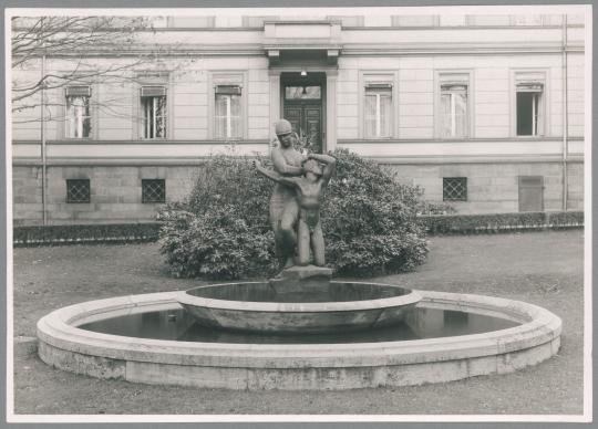Brunnen Aufruf, 1914/17, Bronze
