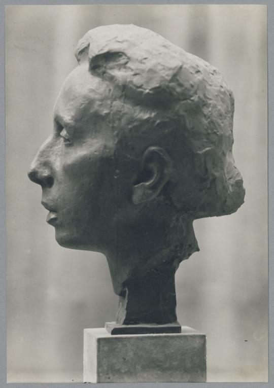 Porträt Annette Kolb, 1916, Bronze