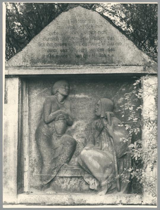 Jakobsbrunnen, Detail, 1916/18, Muschelkalk