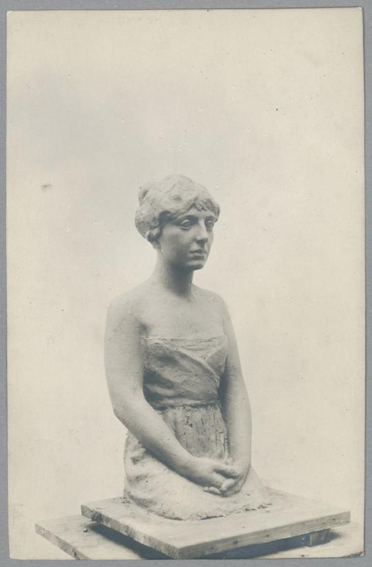 Porträt Marguerite von Kühlmann, 1917, Ton