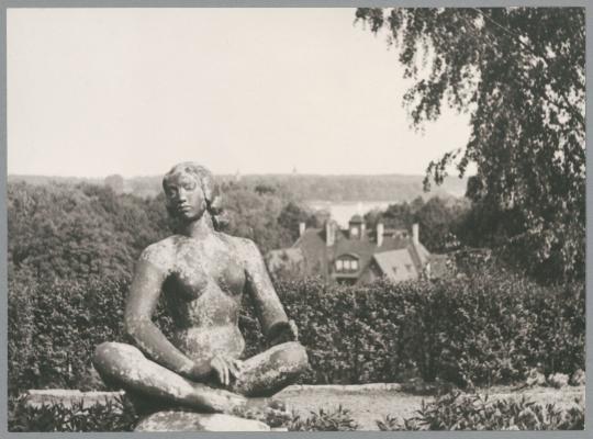 Sitzende, 1921, Bronze