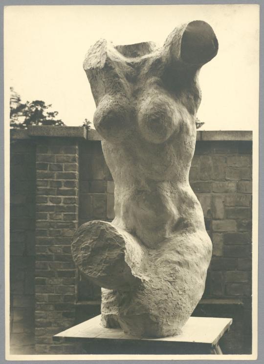Weiblicher Torso, 1929, Gips