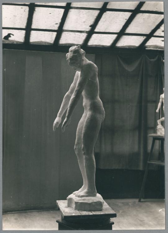 Niedersinkende, 1927, Steinguss