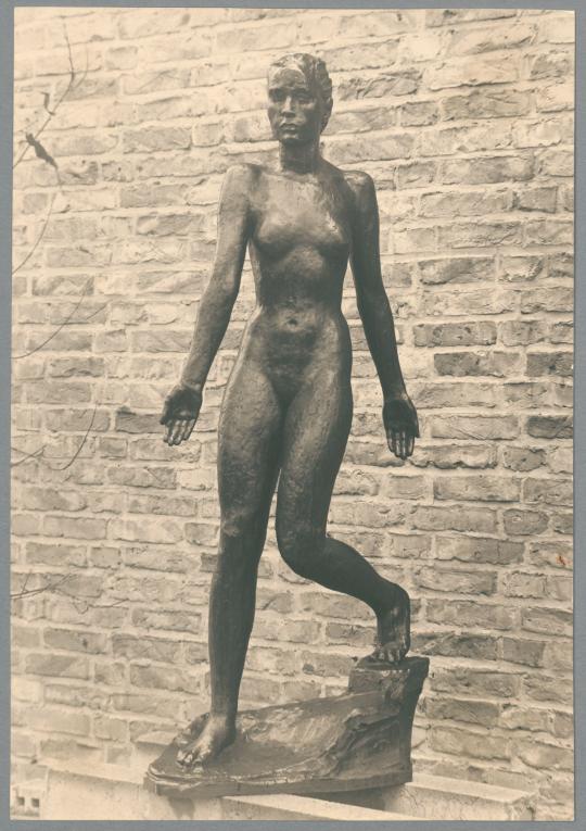 Herabschreitende, 1927, Bronze