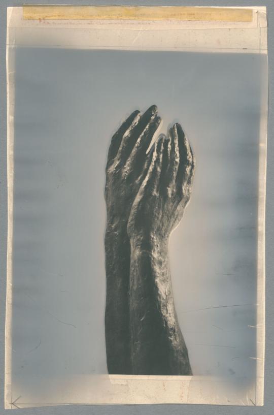 Frauenhände, 1927, Bronze