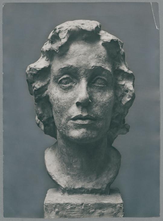 Porträt Benjamine Kolbe, 1927, Stucco