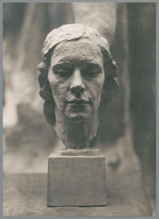 Porträt Edith von Schrenck, 1928, Gips