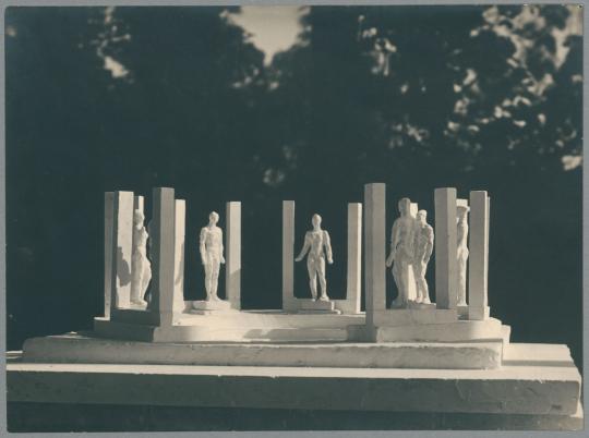 Entwurfsmodell für den Ring der Statuen für Frankfurt am Main, Rothschildpark, 1936, Gips