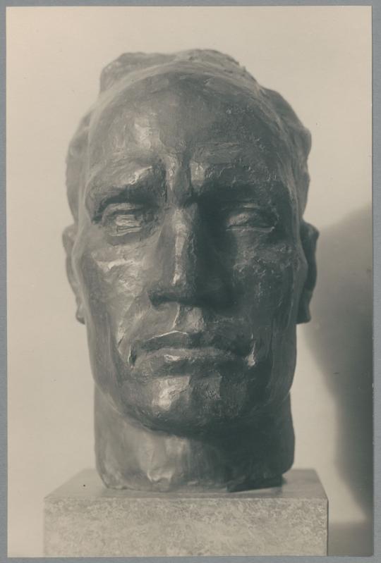 Kopf des Mannes vom Krieger-Ehrenmal Stralsund, 1935, Bronze