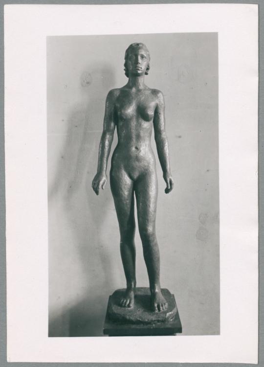 Stehendes Mädchen, 1935, Bronze