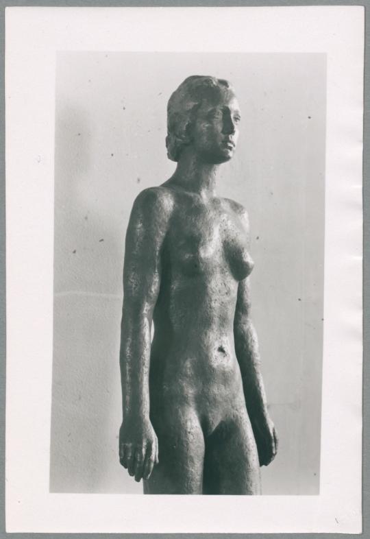 Stehendes Mädchen, Detail, 1935, Bronze