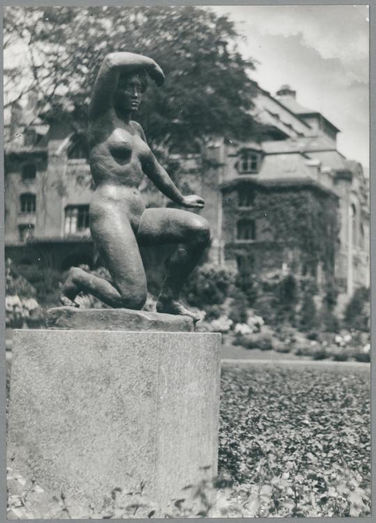 Große Kniende, 1935/36, Bronze