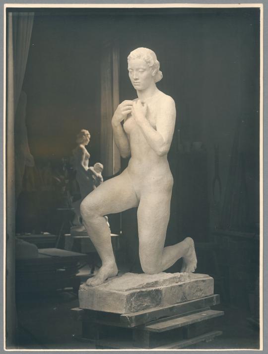 Kniende vom Menschenpaar, 1942, Gips