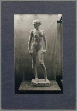 Frauenstatue, 1910, Gips