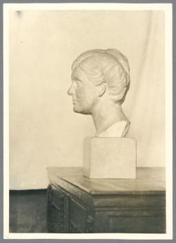 Porträt Martha von Bethmann Hollweg, 1910, Marmor