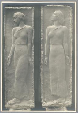 2 Reliefs Trauernde Frauen, 1918/19, Gips