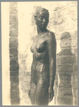 Junge Frau, Detail, 1926, Bronze