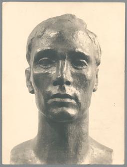 Ehrenmal für die Gefallenen der Familie Pfauter, Detail, 1927/34, Bronze