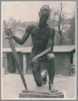 Denkmal Opfer der Arbeit, 1938/39, Bronze